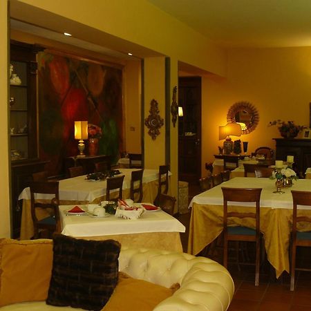 Hotel La Rocca Gubbio Extérieur photo