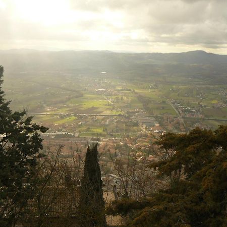 Hotel La Rocca Gubbio Extérieur photo