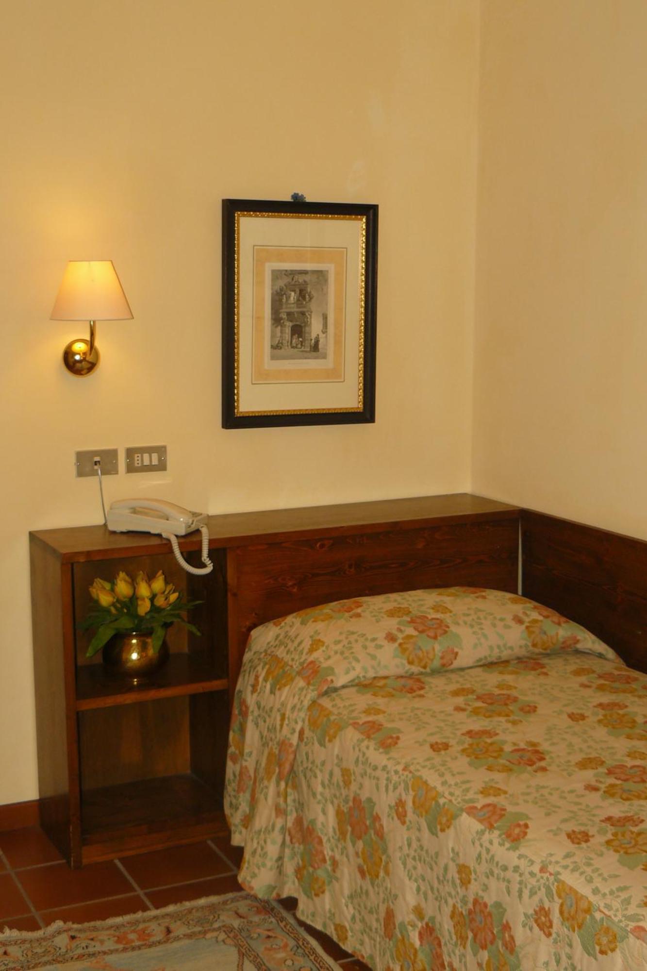 Hotel La Rocca Gubbio Extérieur photo