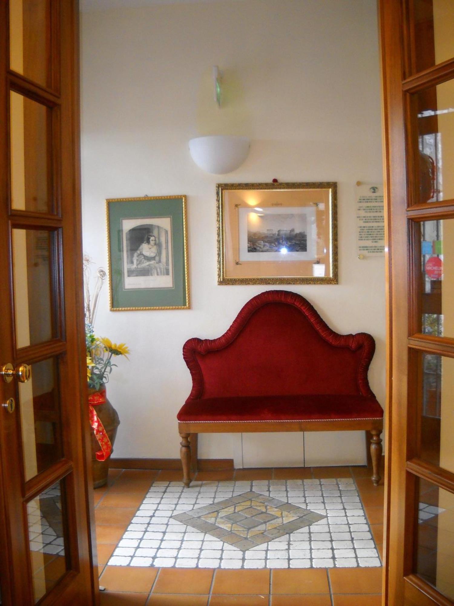 Hotel La Rocca Gubbio Extérieur photo