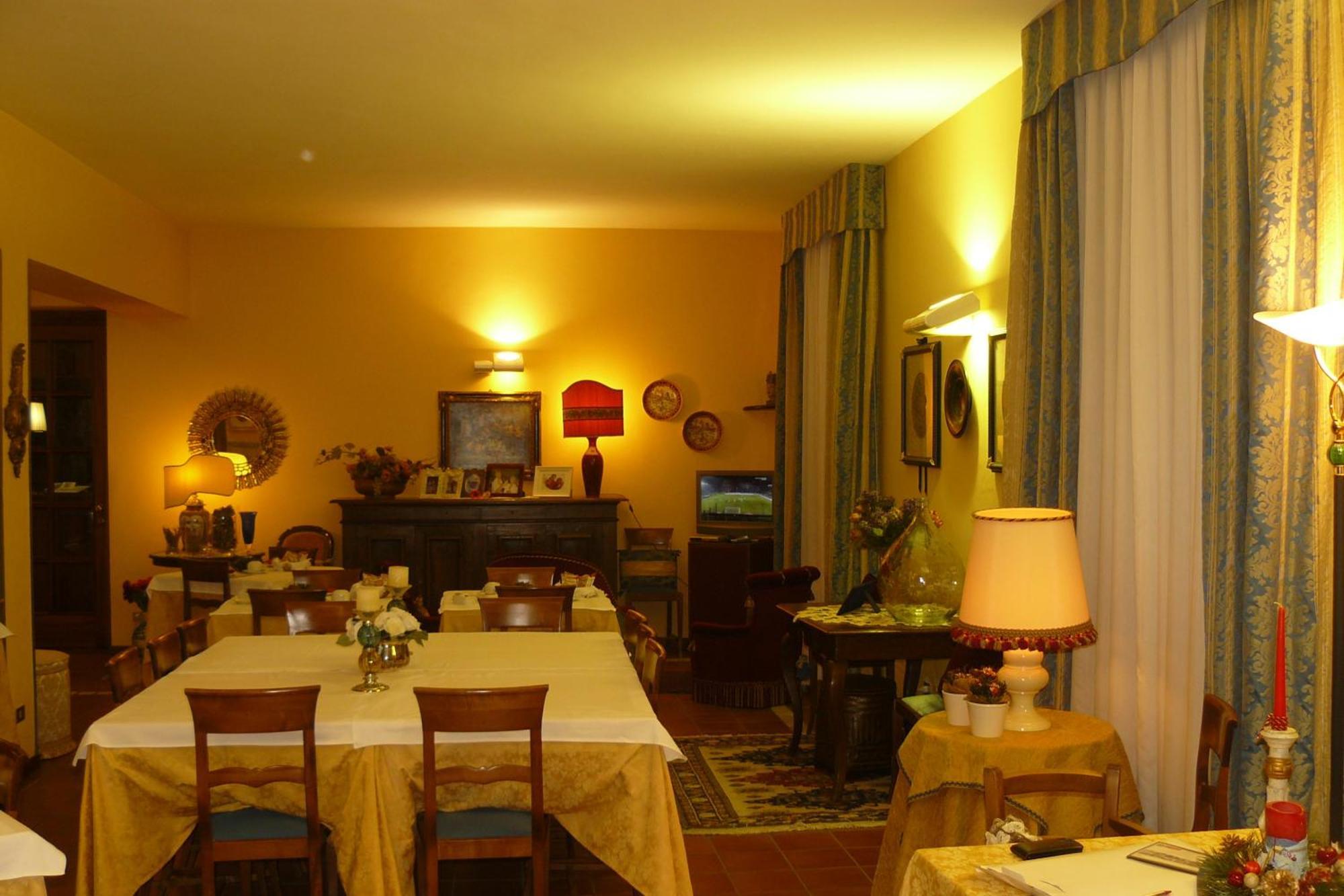 Hotel La Rocca Gubbio Extérieur photo