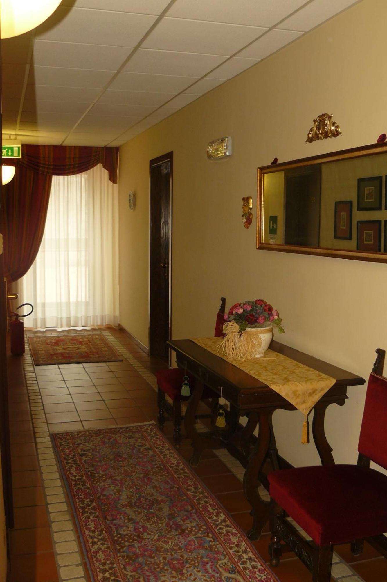 Hotel La Rocca Gubbio Extérieur photo