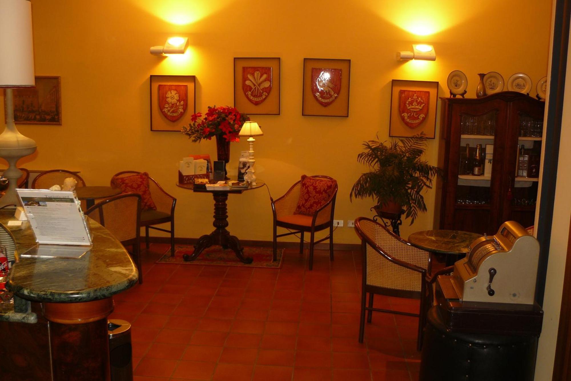 Hotel La Rocca Gubbio Extérieur photo