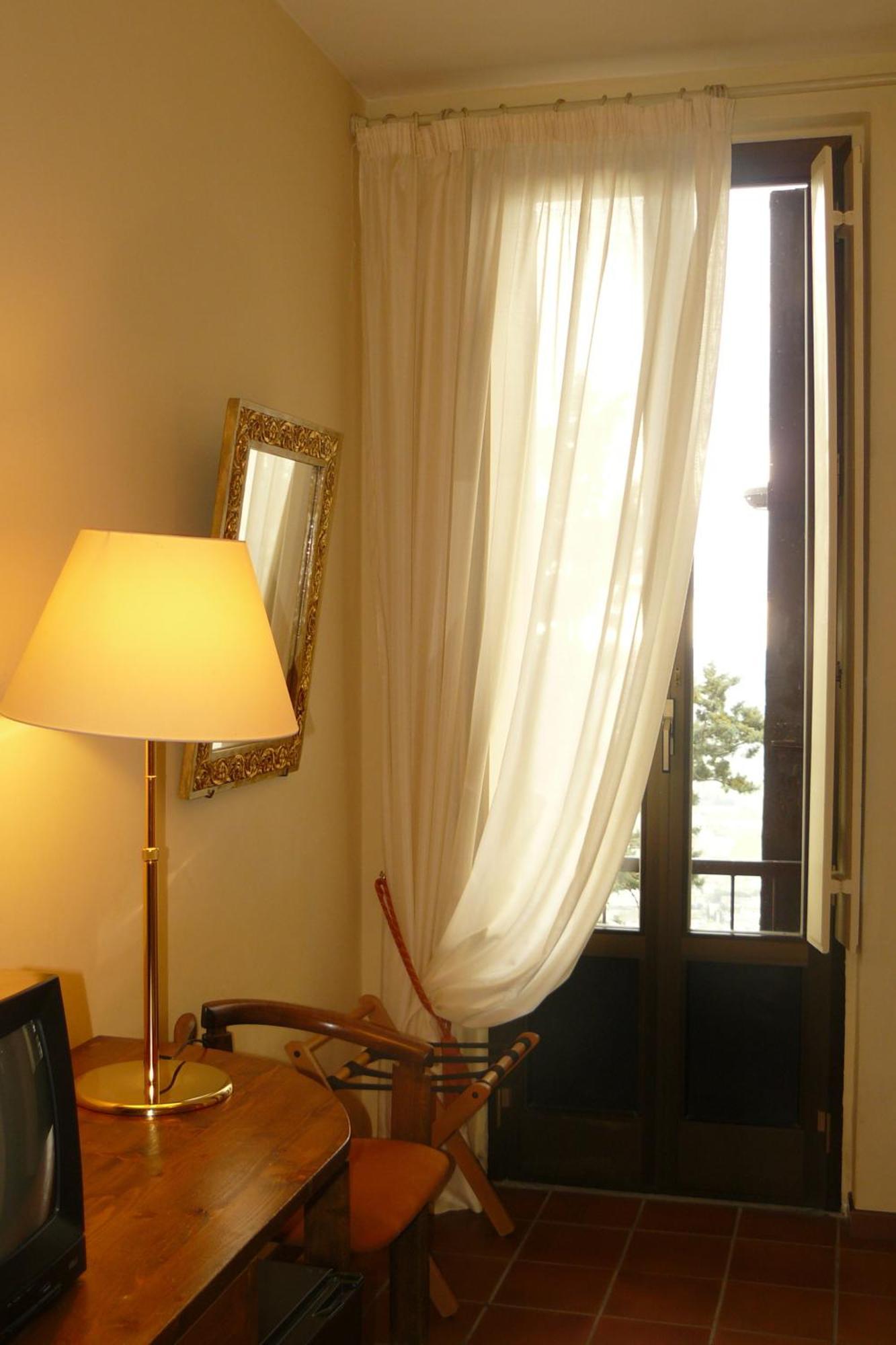 Hotel La Rocca Gubbio Extérieur photo