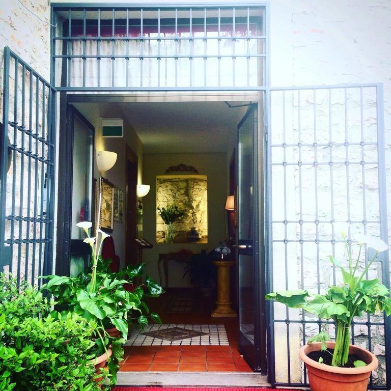 Hotel La Rocca Gubbio Extérieur photo