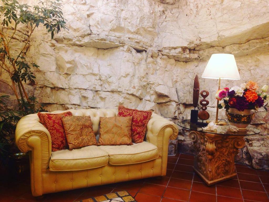 Hotel La Rocca Gubbio Extérieur photo