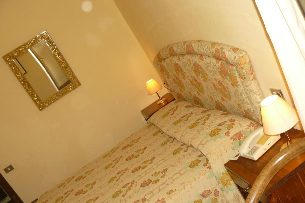 Hotel La Rocca Gubbio Chambre photo