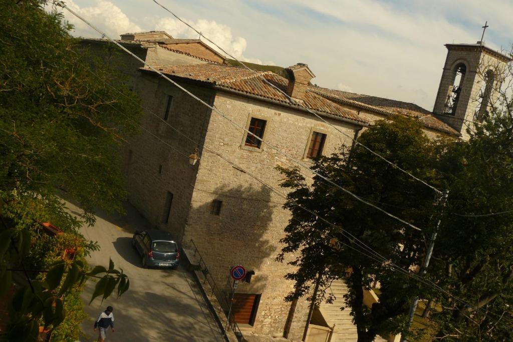 Hotel La Rocca Gubbio Extérieur photo