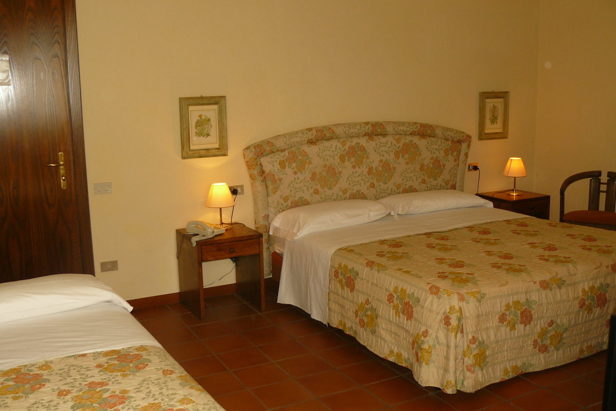 Hotel La Rocca Gubbio Extérieur photo