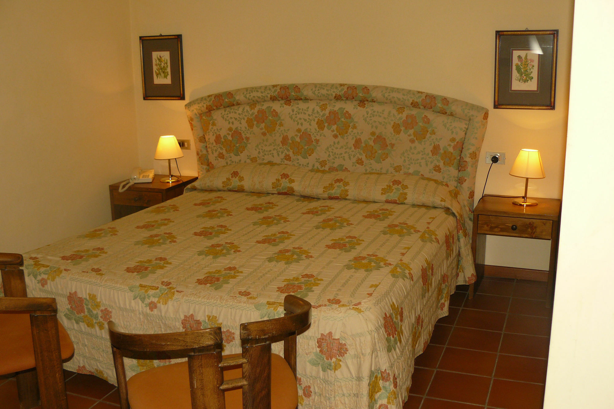Hotel La Rocca Gubbio Extérieur photo