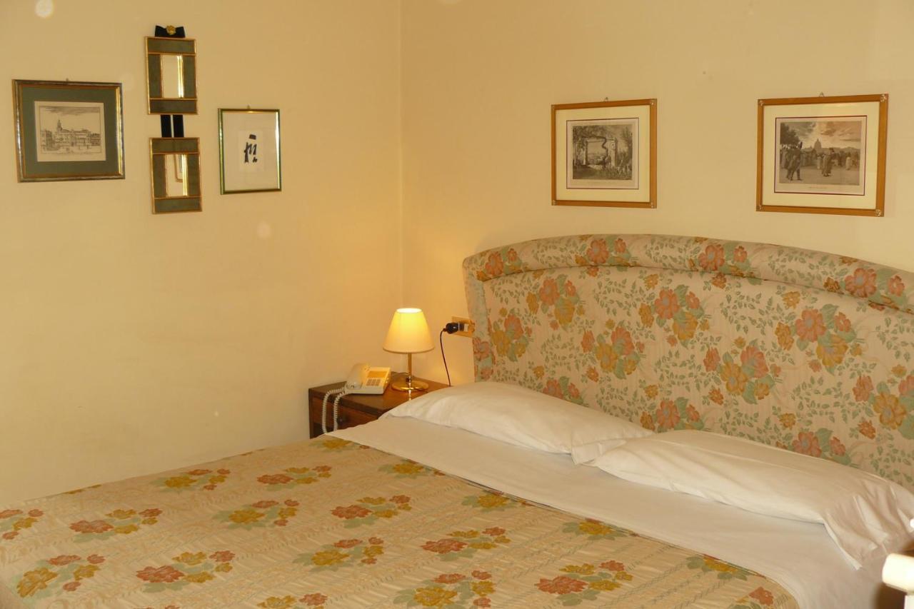 Hotel La Rocca Gubbio Chambre photo